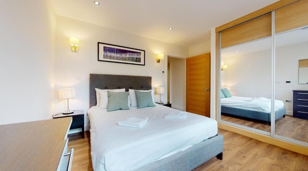 Modern 2 Bedroom Canary Wharf O2 Arena Excel - Great Transport Links Apartamento Londres